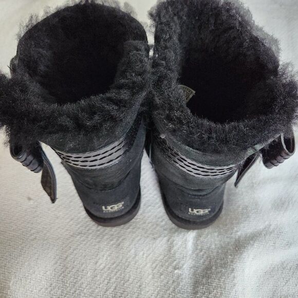 UGG JOSETTE SHORT BOOT SUEDE & SHEEPSKIN -  US 7 BLACK - Picture 2 of 7